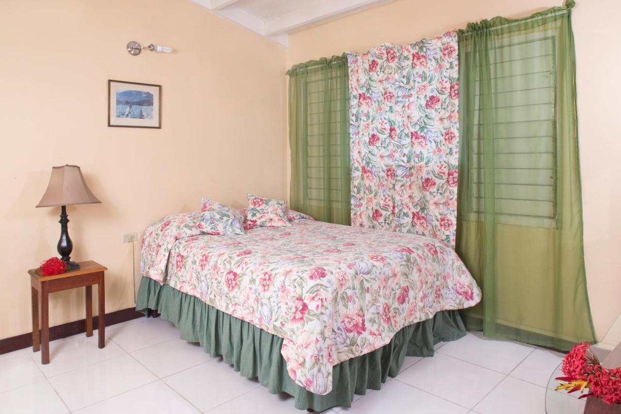 The Gardens Villa Kingston Exterior foto