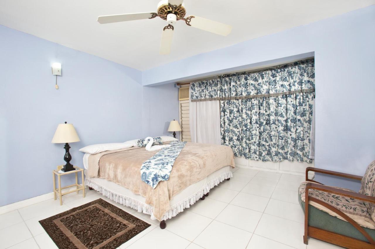 The Gardens Villa Kingston Exterior foto